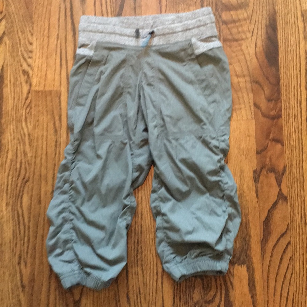 Great condition, Ivivva cropped pants sz 7